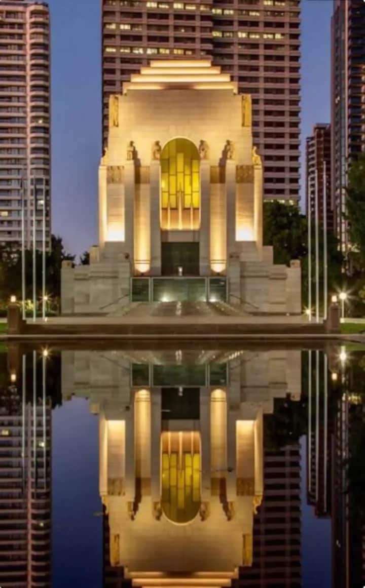 The Anzac Memorial located in Hyde Park, was intended to be a memorial to all Australians who lost their lives in service during the First World War, not just the soldiers from the Gallipoli campaign to whom the term “Anzac” was first attached.