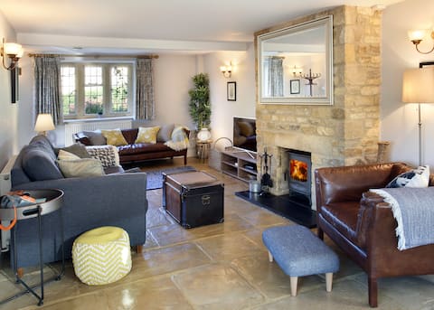 Top Airbnb: Character Snowshill Cottage - 2 Glebe Cottage’s in Tewkesbury
