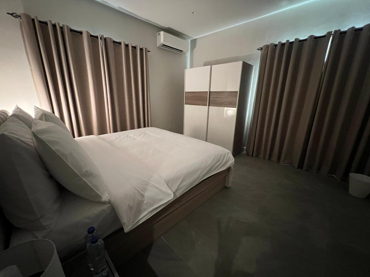 Вила с три спални и самостоятелен басейн · Скандинавски градини