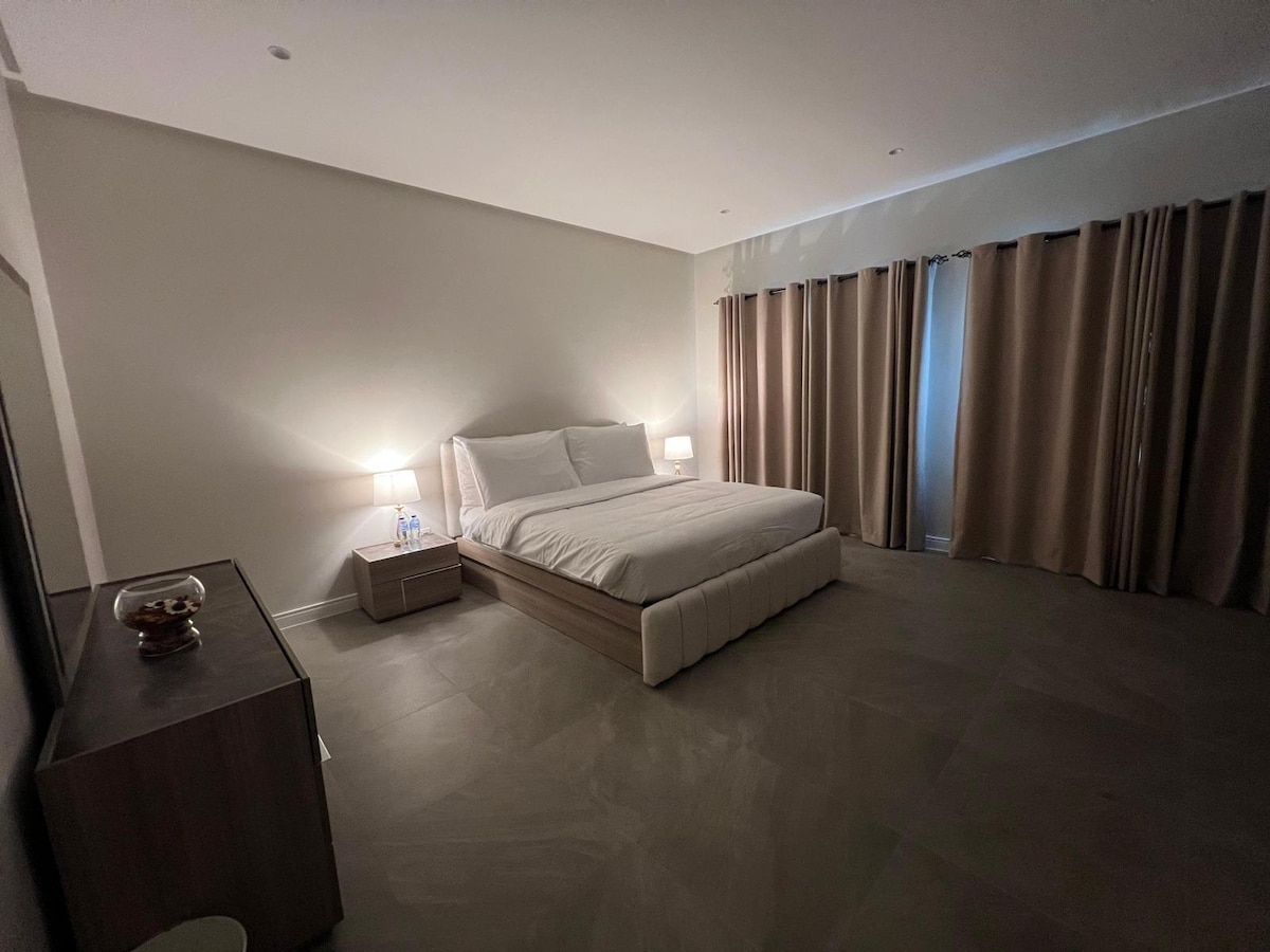 Вила с три спални и самостоятелен басейн · Скандинавски градини