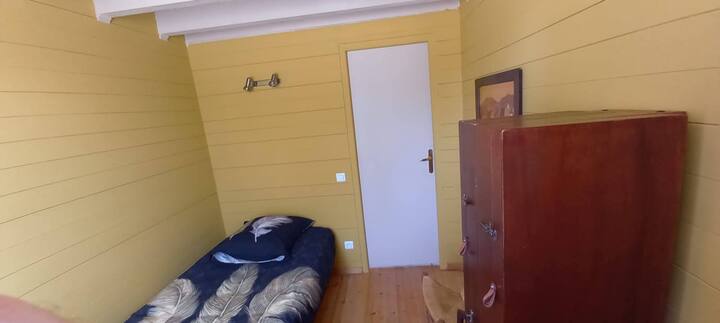 Habitación de cama 90