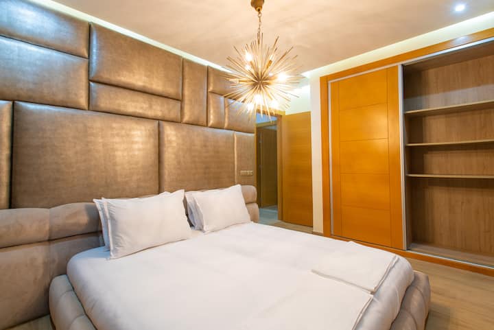 Hlavná spálňa s televízorom