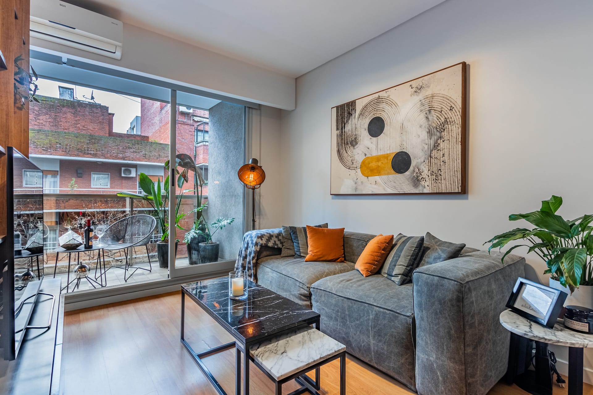 Studio apartment with balcony and pool in Palermo