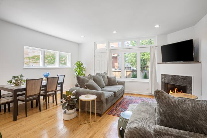 Big Cozy Townhouse in Lincoln Park near DePaul