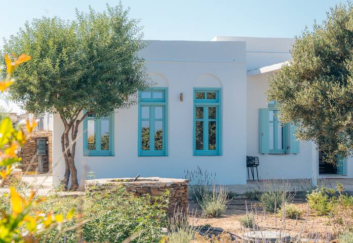 Eco-Luxe Retreat in Ano Petali, Sifnos gallery image 2
