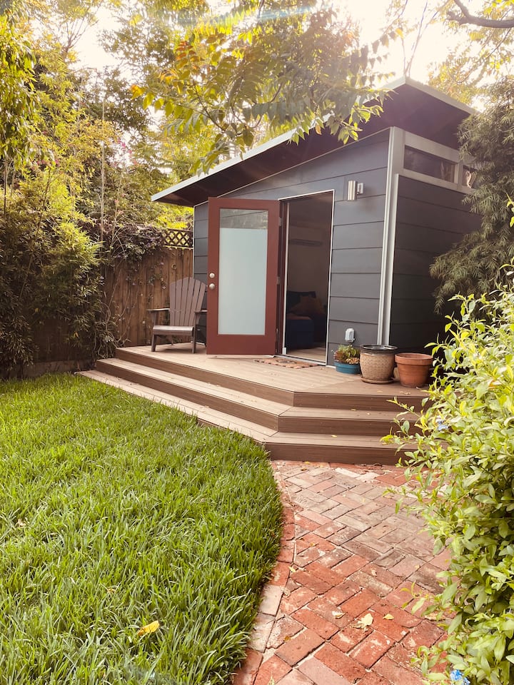 Charming Studio In Echo Park - Los Angeles, CA