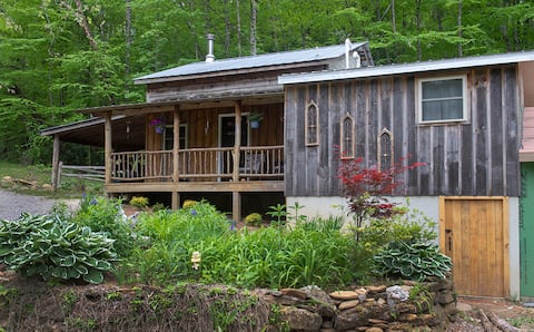 Sunhillo Cabin by the Creek