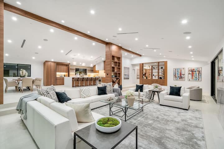 New! Exquisite 5 Br Villa W/heated Pool And Spa! - Los Angeles, CA