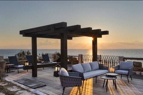 Luxurious Oceanfront View Villa !