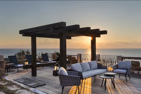 Luxurious Oceanfront View Villa !