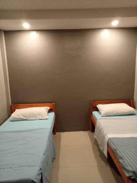 CQI - Capitol Q Inn, Room 7