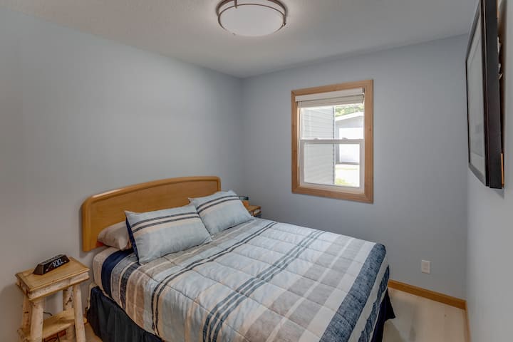 卧室2配备一张标准双人床