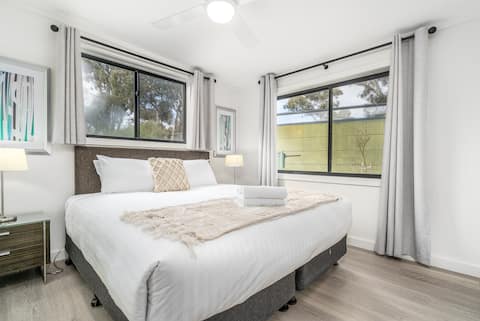 Renovated Townhouse Close to the CBD and Schools