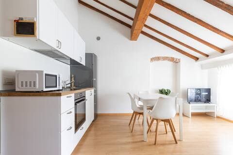 Two-room apartment in the central area with covered parking space