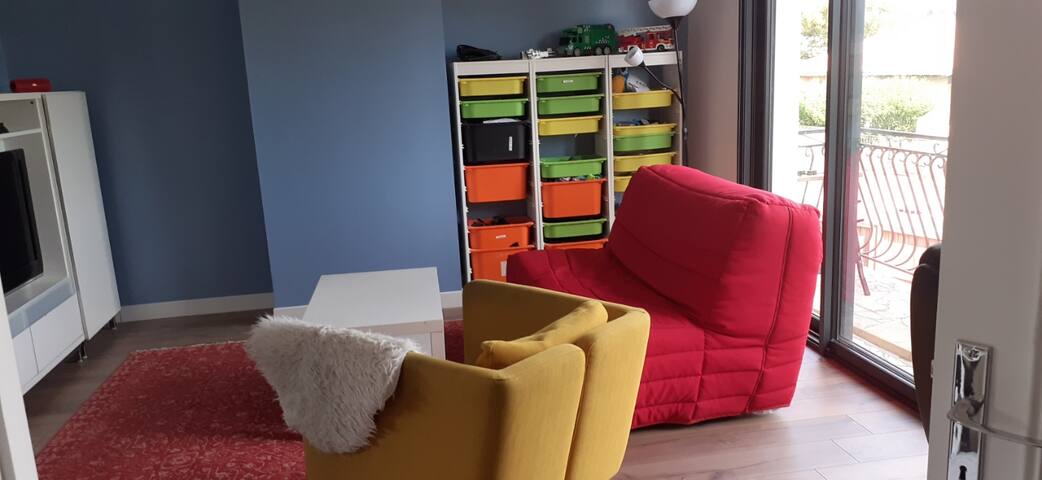 large house with swimming pool gallery image 5