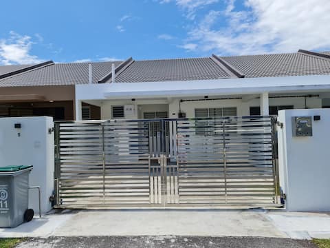 D'garden Cozy Homestay 1 Batu Pahat 6-8 pax