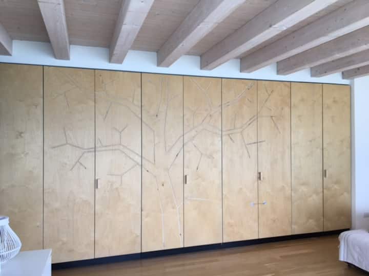 มีตู้เสื้อผ้า