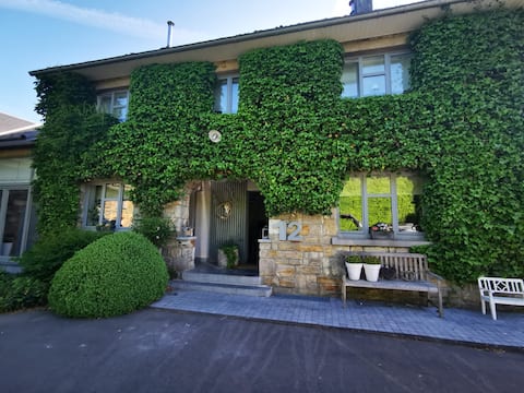 Chez Tchatcha near Circuit