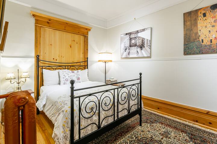 Chambre No.2 - საძინებელი № 2
