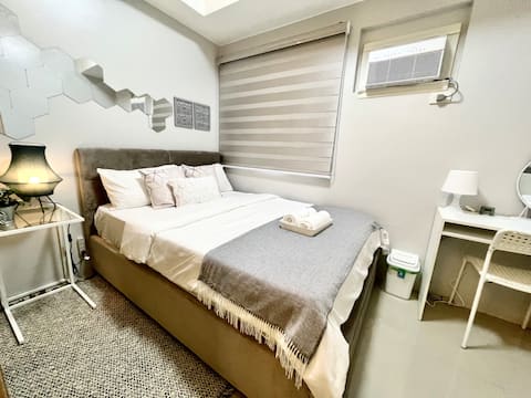 Le Soleil J | 1-BR Relaxing Staycation Unit in QC