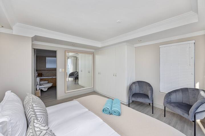 Ocean View Penthouse gallery image 4