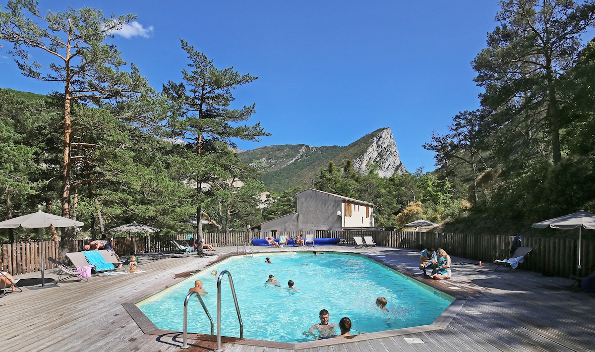 Tente Trappeur Verdon — Confort sous les étoiles à Alpes-de-Haute-Provence à Saint-Genis-Les-Ollières — vue depuis la terrasse