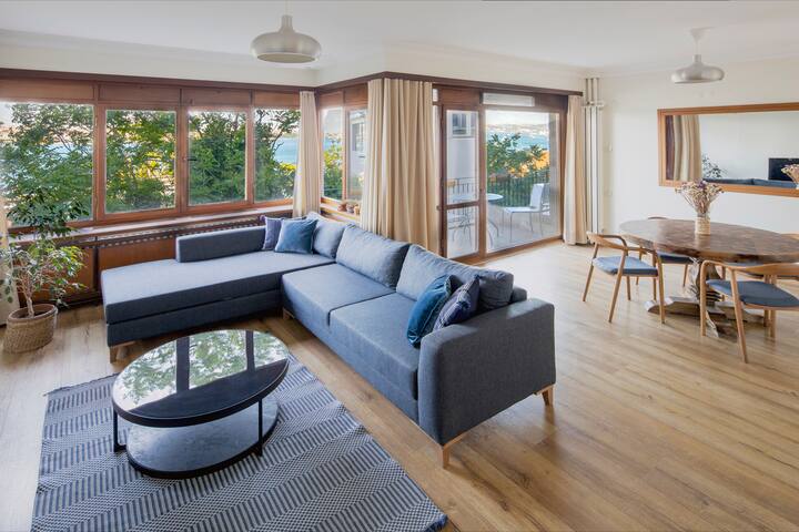 Comfortable & Peaceful Flat with Sea View gallery image 3