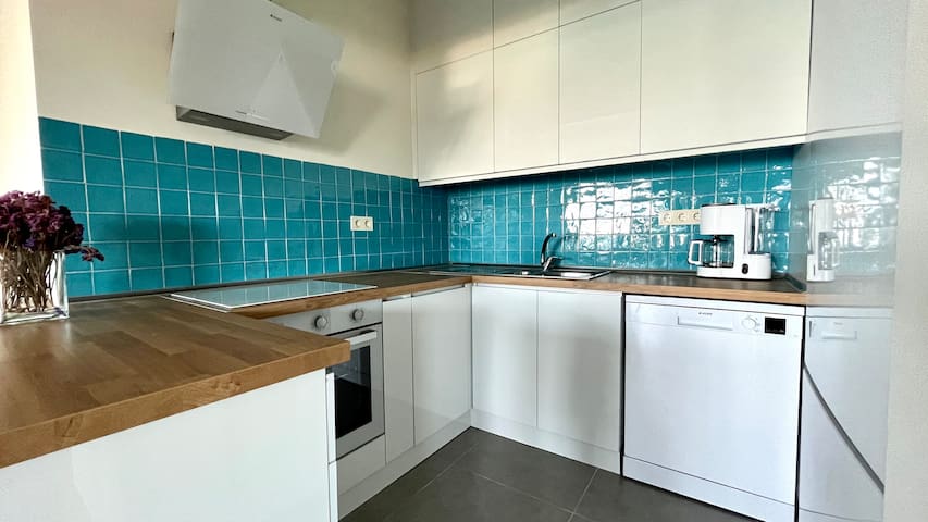 Comfortable & Peaceful Flat with Sea View gallery image 4