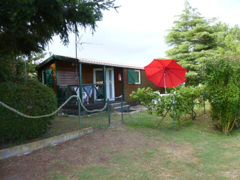 Top performing Airbnb: Quiet cottage on private land in Les Mathes