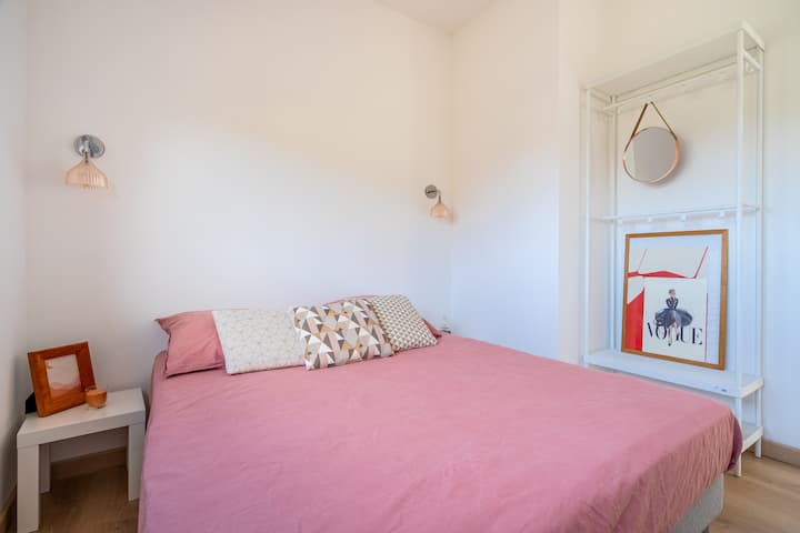 เตียงคู่ในห้องนอนแยกต่างหาก