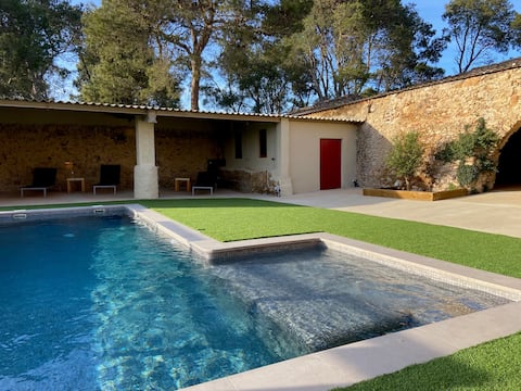 Torre Bertrana, Historic farmhouse among vineyards