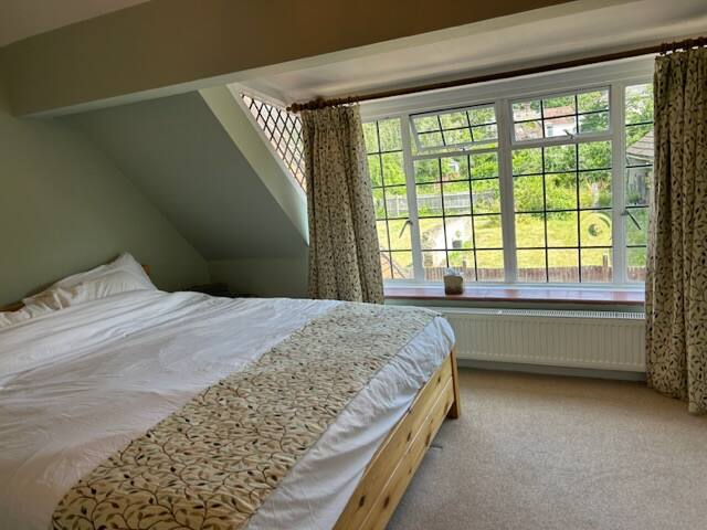 Charming Group Stay – Peaceful Retreat near London gallery image 4