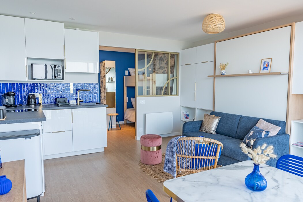 Successful Airbnb property: Beautiful apartment facing the sea, direct beach access in Saint Gilles Croix De Vie