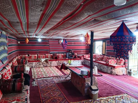A Room with a View to the Rose City Petra (3 beds)