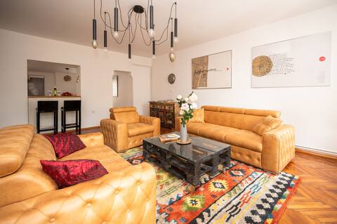 Authentic Design 2BDR Apartment in Old Town