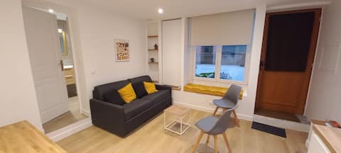 Popular Airbnb listing: Charming Versailles studio near Paris in Versailles