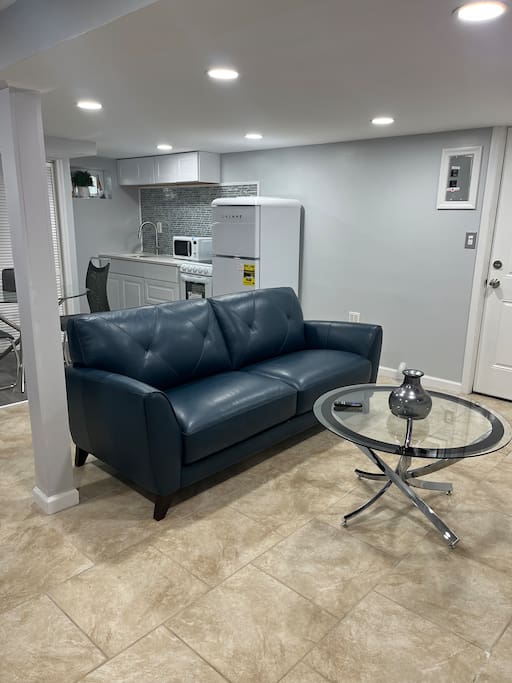 Modern cozy studio apartment w/private entrance