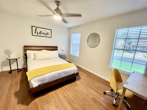 Charming 4 BR House w/TV Room