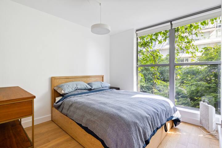 Pvt. Rooftop Patio/Pool/Sauna/Hot tub/Gym/Sleep 5! gallery image 2