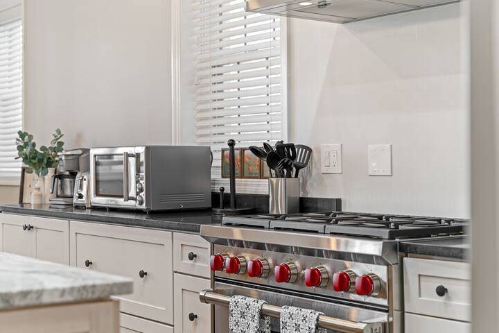 Luxury 6BD/5BTH + Roofdeck – Downtown Chicago! gallery image 5