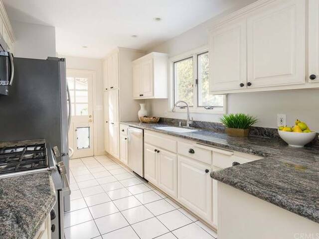 Perfect Hollywood Riviera family vacation home gallery image 4