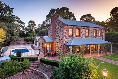 Hahndorf Luxury Retreat - 5 Bedrooms for 12 People