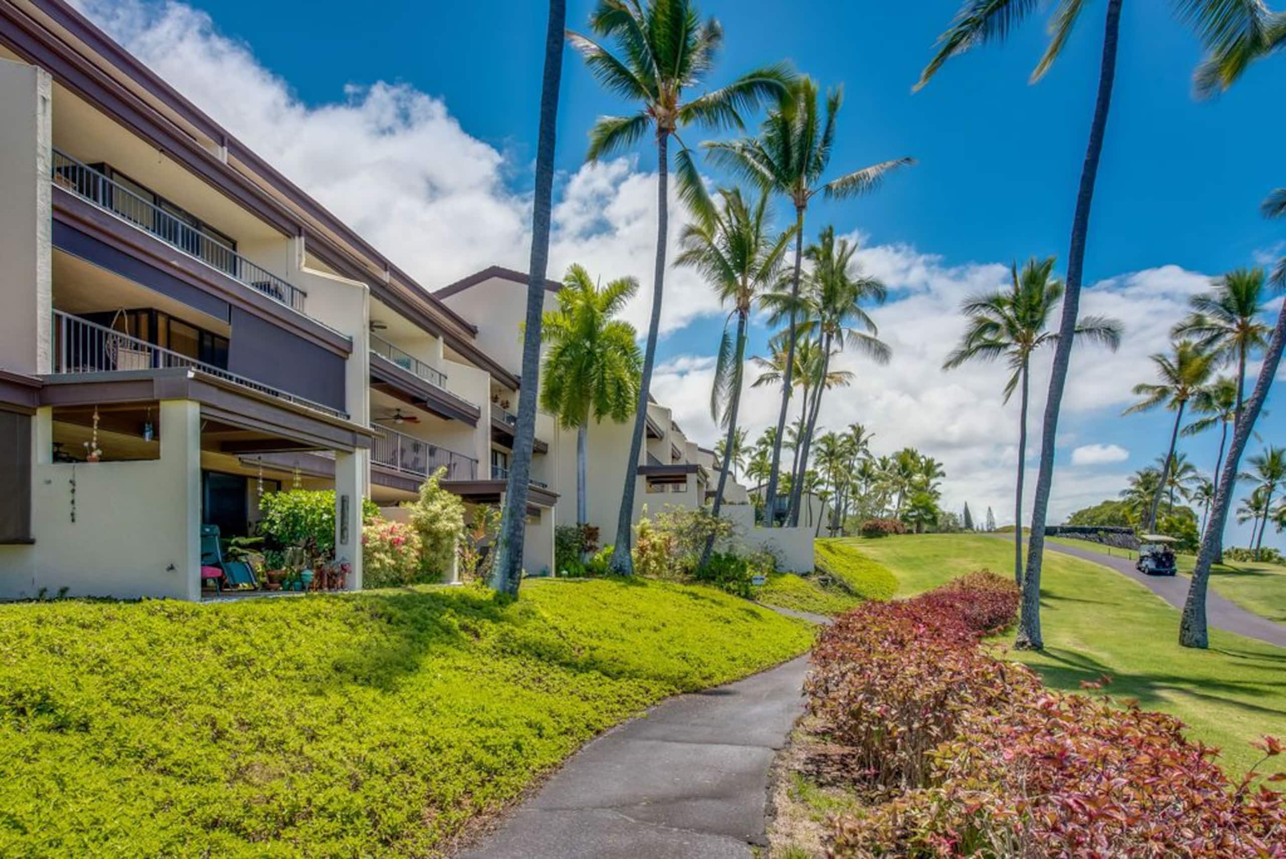 Condo in Kailua-Kona · ★4.29 · 2 bedrooms · 3 beds · 2 baths - Image 15
