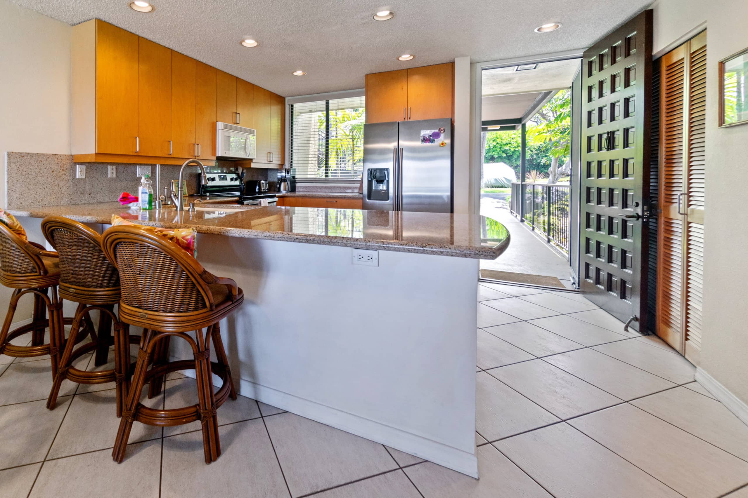 Condo in Kailua-Kona · ★4.29 · 2 bedrooms · 3 beds · 2 baths - Image 25