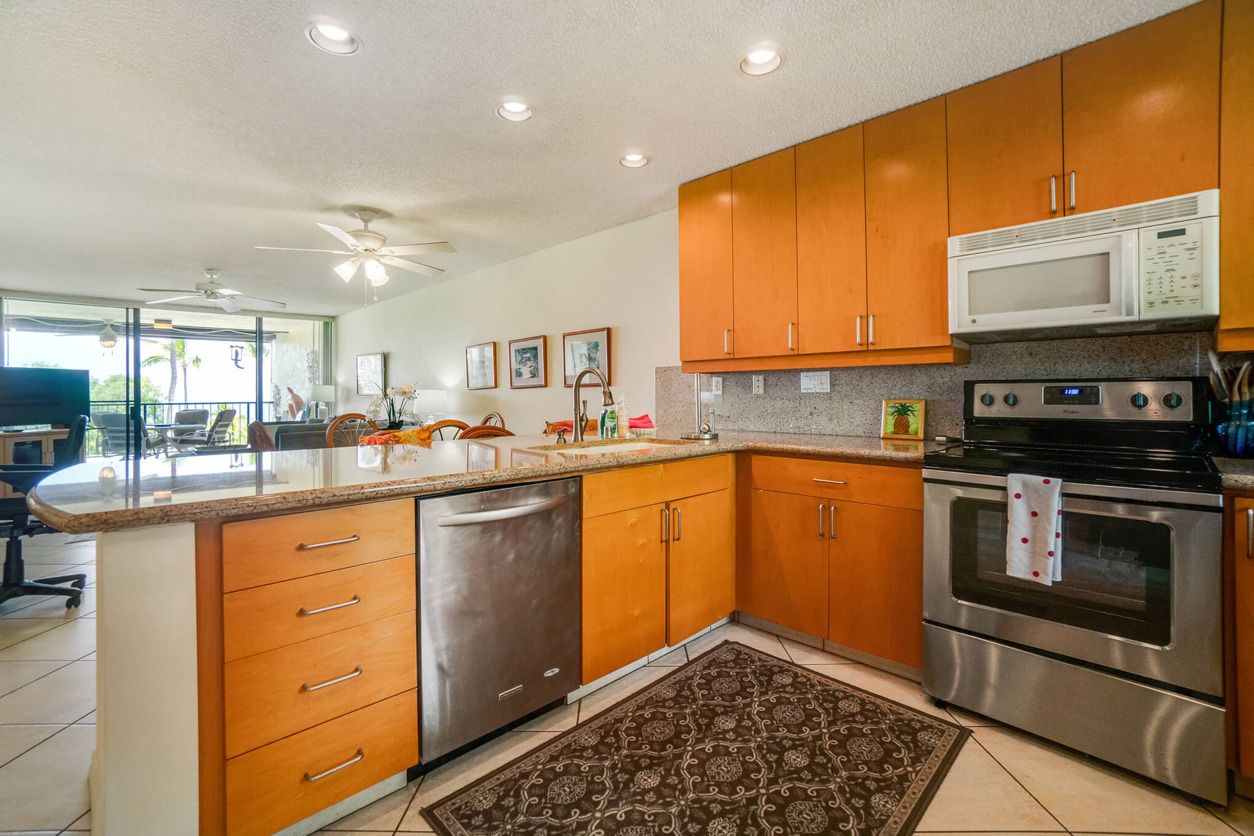 Condo in Kailua-Kona · ★4.29 · 2 bedrooms · 3 beds · 2 baths - Image 19