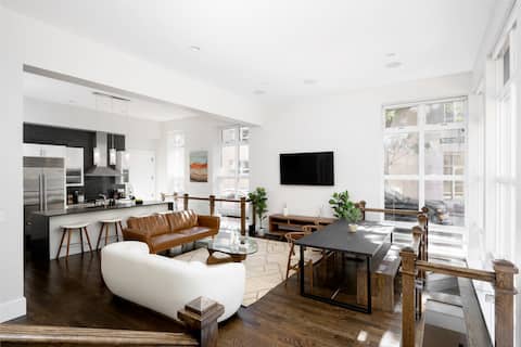 Spacious, Sun~filled Brownstone in Heart of Boston
