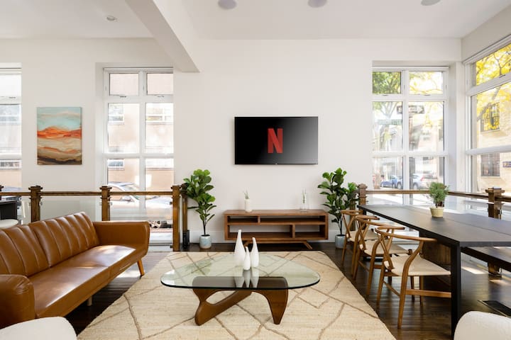 Spacious, Sun-filled Brownstone in Heart of Boston gallery image 2