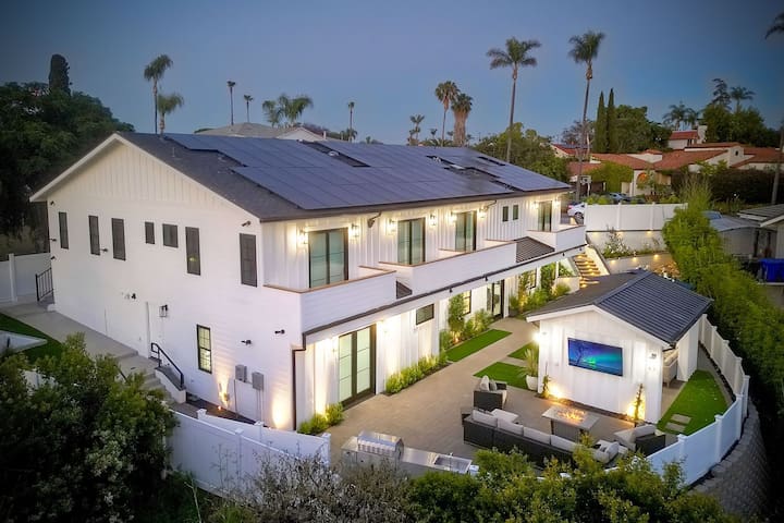 Newly Built Upscale Home with 5 Bedrooms/6 Baths