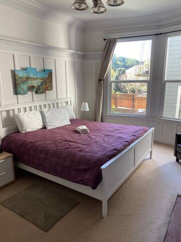 The Largest Flat in Frisco: Kings Landing!