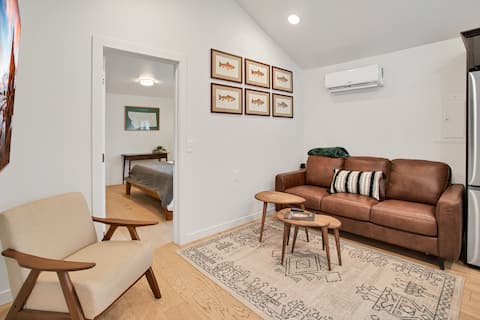 Successful Airbnb property: Retro Revival: Your Stylish Stay in Missoula